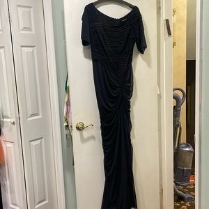 Stunning Tadashi Shoji black gown!!